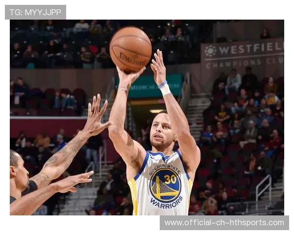 库里末节超远三分点燃反击火,勇士逆转15分胜开拓者锁定胜绩