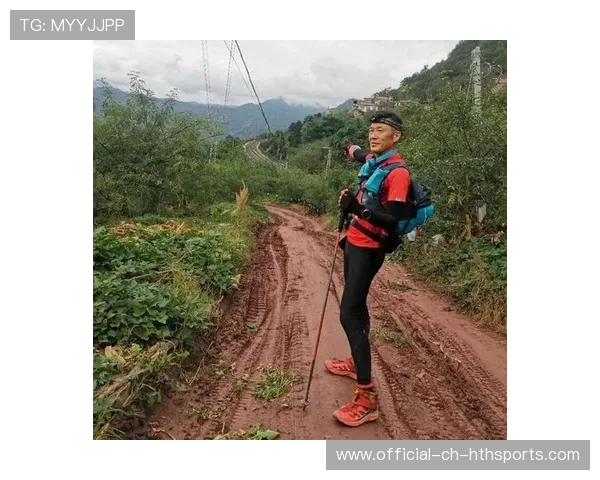 超级越野赛的夜间路标员:防止选手跑错路,越野路段