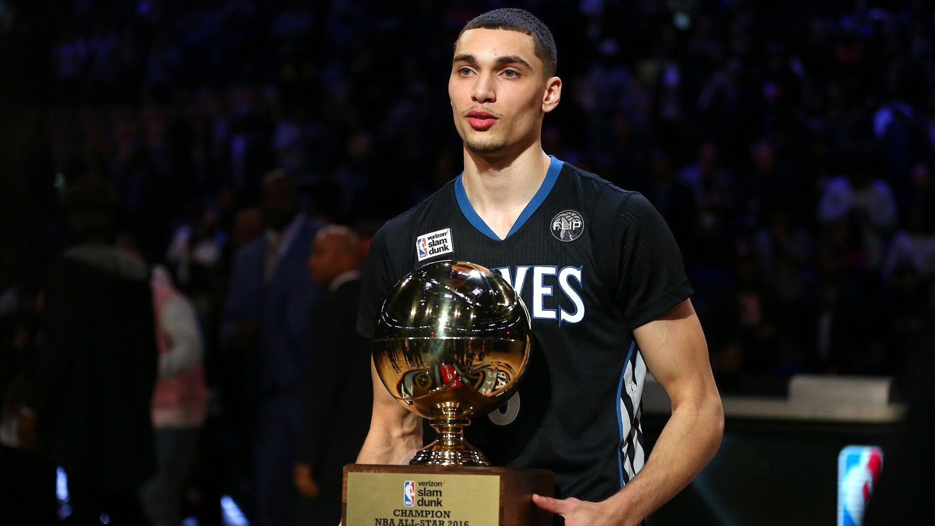 华体会体育网站入口-冠军球队巡回公益活动推动社区体育发展——点燃希望的火炬